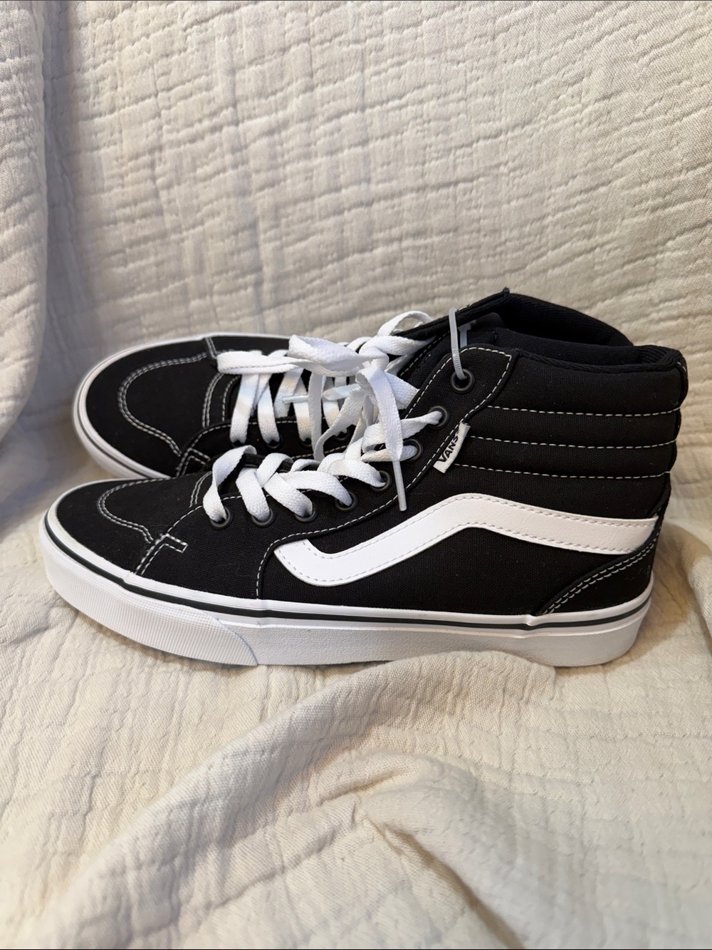 Vans Black and White High-Top Skate Sneakers women size 8 BRAND NEW